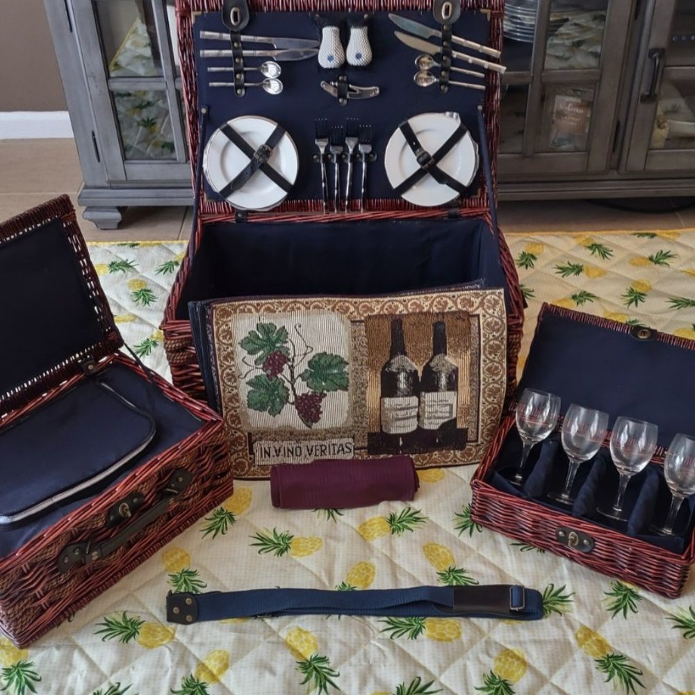 WICKER PICNIC BASKET AND BLANKET with service for 4.